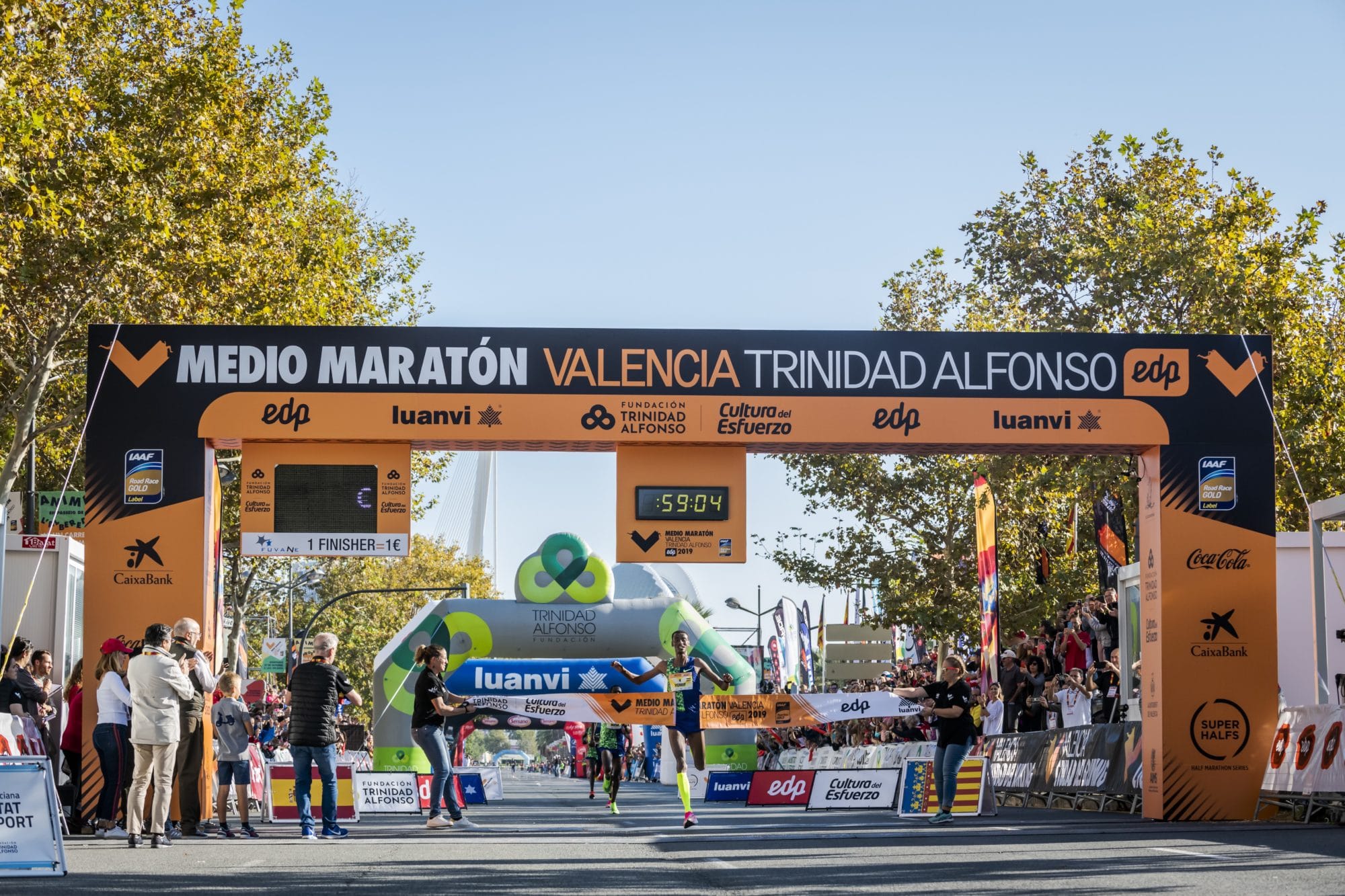 Probar vacío Ostentoso Nuevo récord de participación en el Medio Maratón Valencia y nueve  ediciones con marcas por debajo de la hora - s.d. Correcaminos