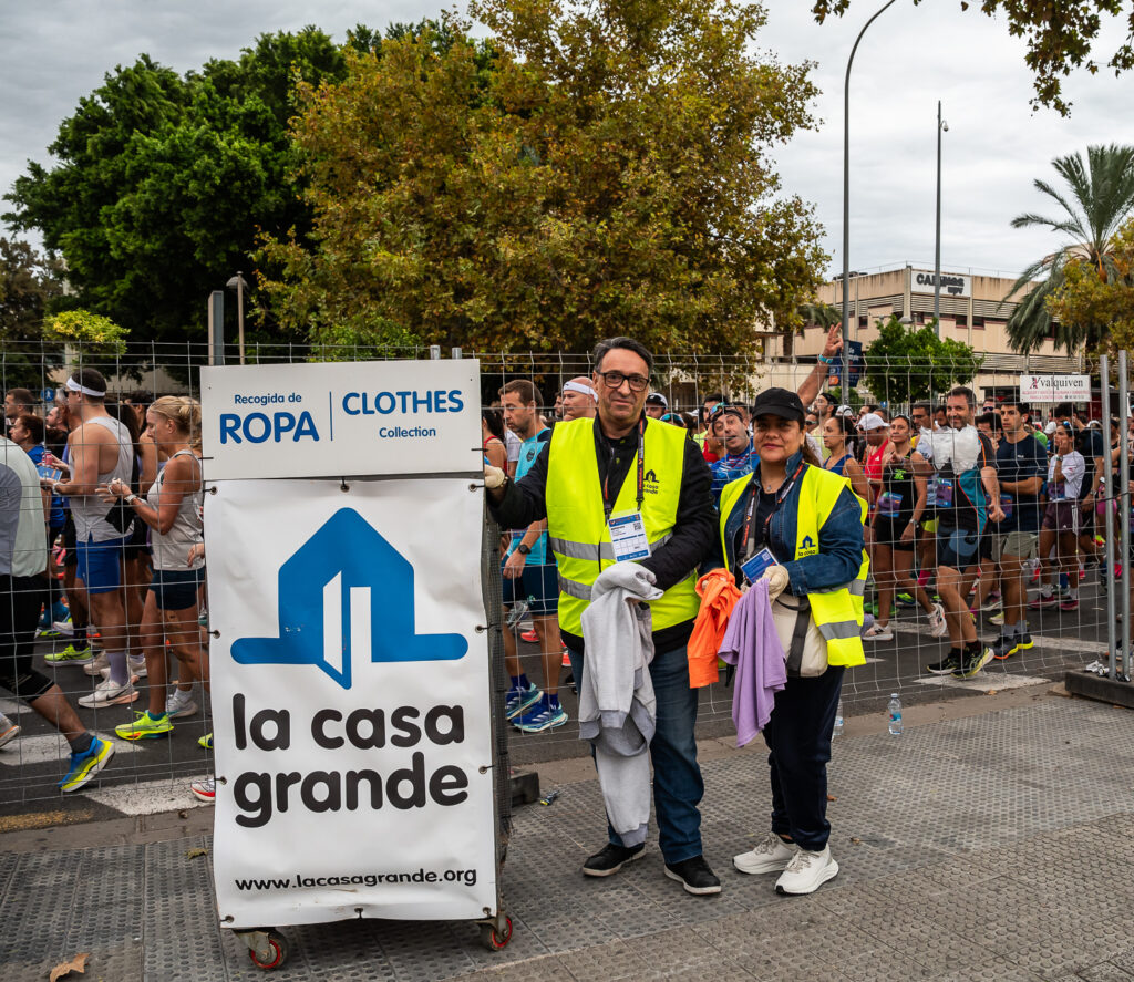 Colaboración con la ONG La Casa Grande, para darles una segunda vida a las prendas.