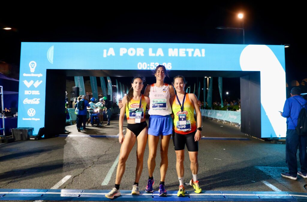 15K Nocturna 2025 podium femenino