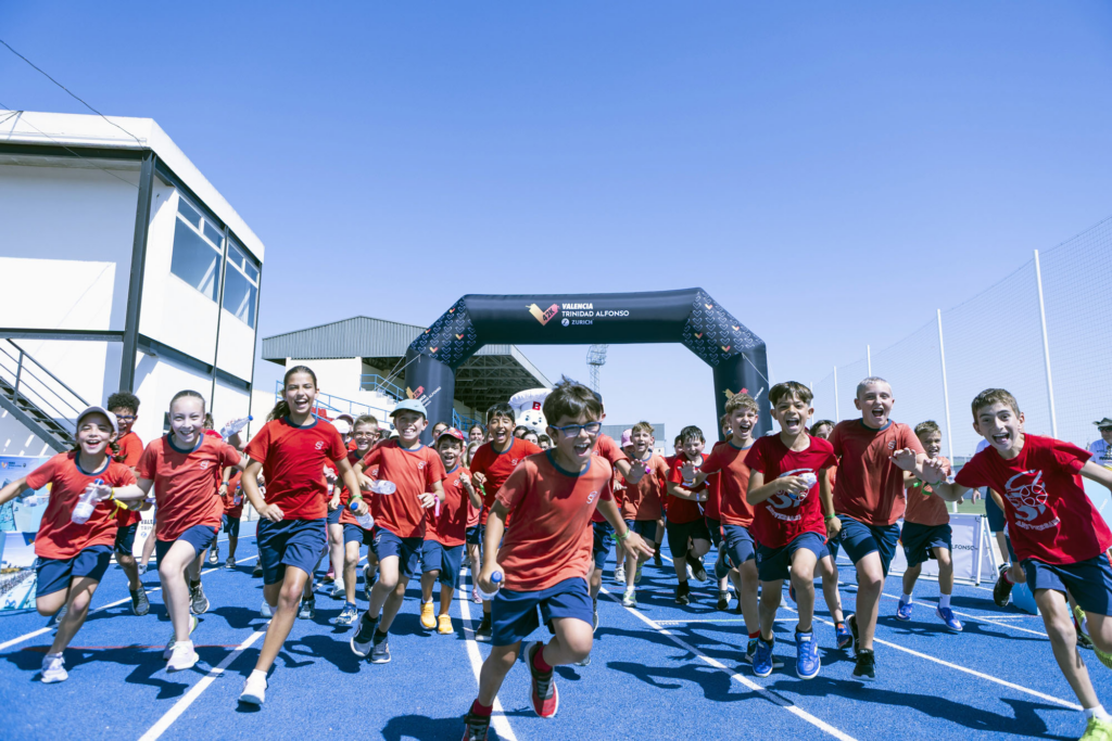 El Maratón al Cole, el proyecto de las escuelas del Maratón Valencia, visita Guadassuar