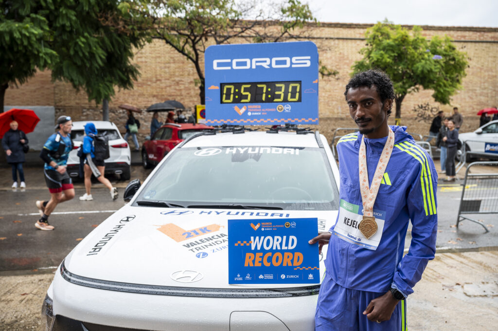 Kejelcha logró el récord del mundo de medio maratón en Valencia en 2024.